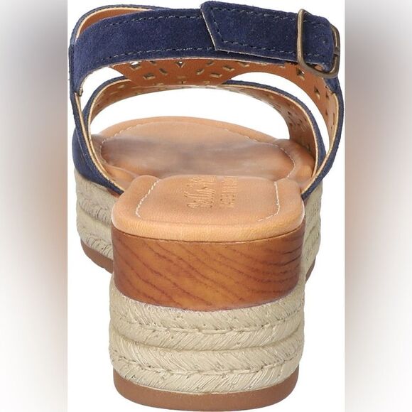 Bella Vita | Ann-Italy Perforated Wedge Sandal - Picture 4 of 9